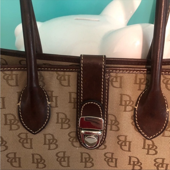 Dooney and Bourke signature logo shoulder bag - Picture 4 of 8